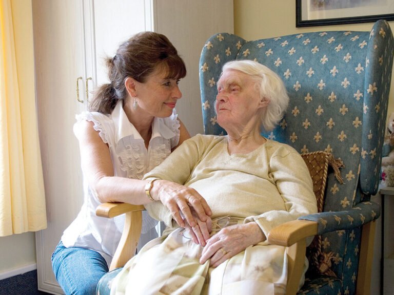 accompagnement et soins en ehpad moderne