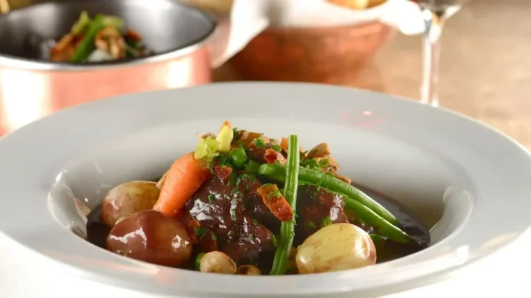 Quel est le menu et les avis du restaurant Chez Fernand rue Christine 9 assiette gourmande de plats francais