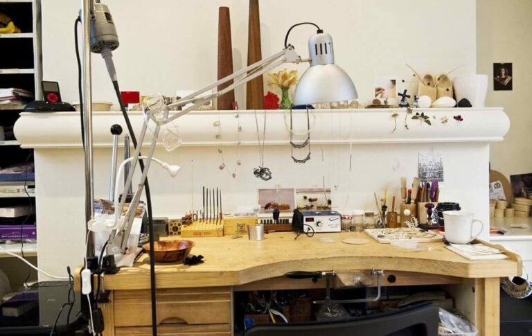 Qu'est-ce que l'École Van Cleef & Arpels et quels sont ses objectifs 41 atelier de creation de bijoux raffines