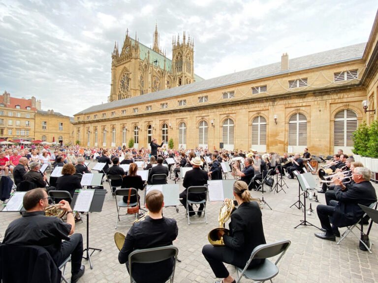 Quels services propose le Centre Communal d'Action Sociale à Metz 15 batiment du ccas a metz en activite