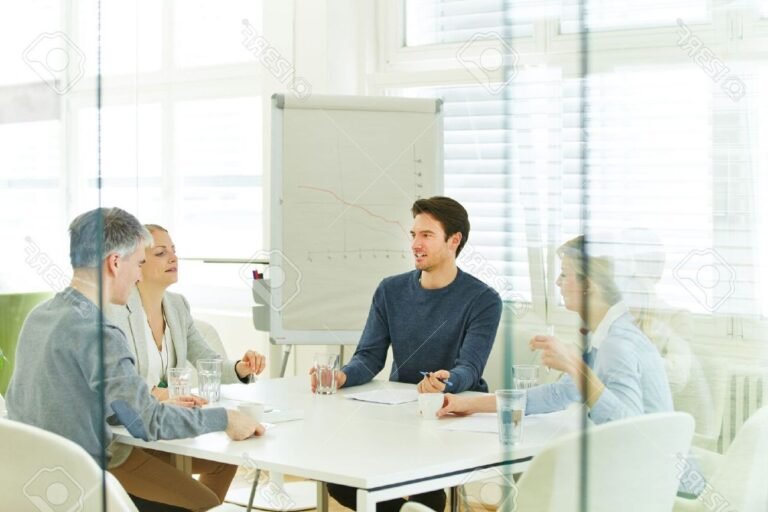 Quels services propose Cerfrance dans le Nord-Pas-de-Calais 5 bureau de conseil avec clients en reunion