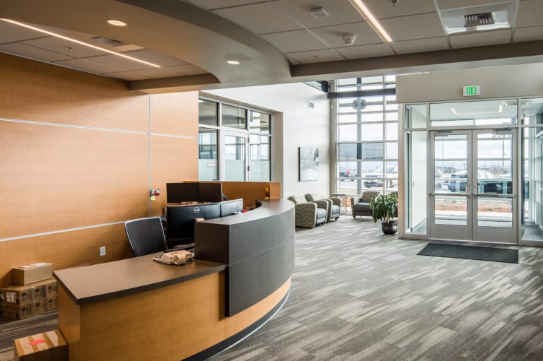 bureau du credit agricole moderne et accueillant