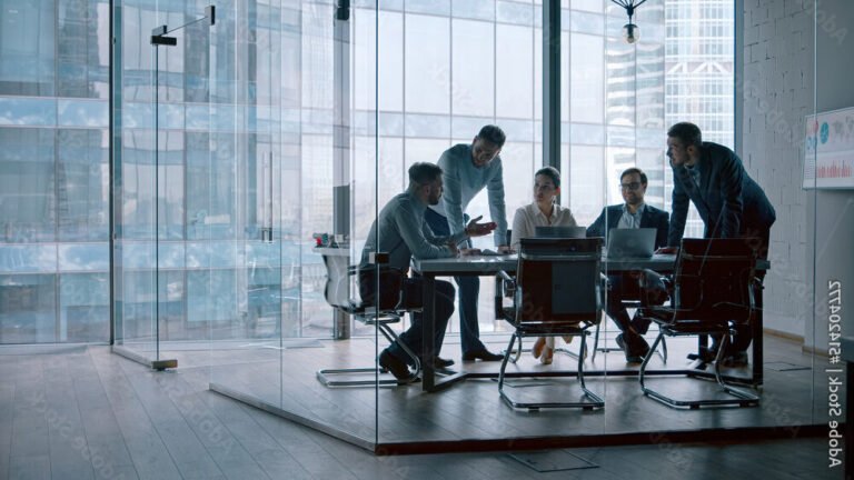 Que savoir sur Sixt Asset and Finance SAS et ses services financiers 13 bureau moderne avec des professionnels en reunion 1