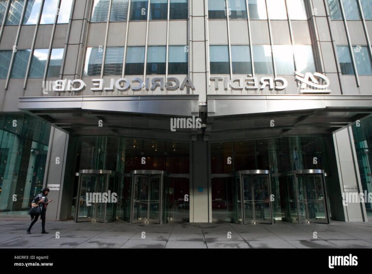 Pourquoi choisir le Crédit Agricole en Ille-et-Vilaine 3 bureau moderne du credit agricole en bretagne