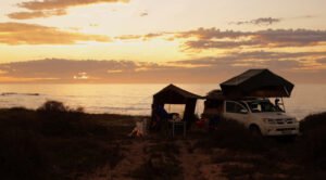 camping au bord de la plage sauvage