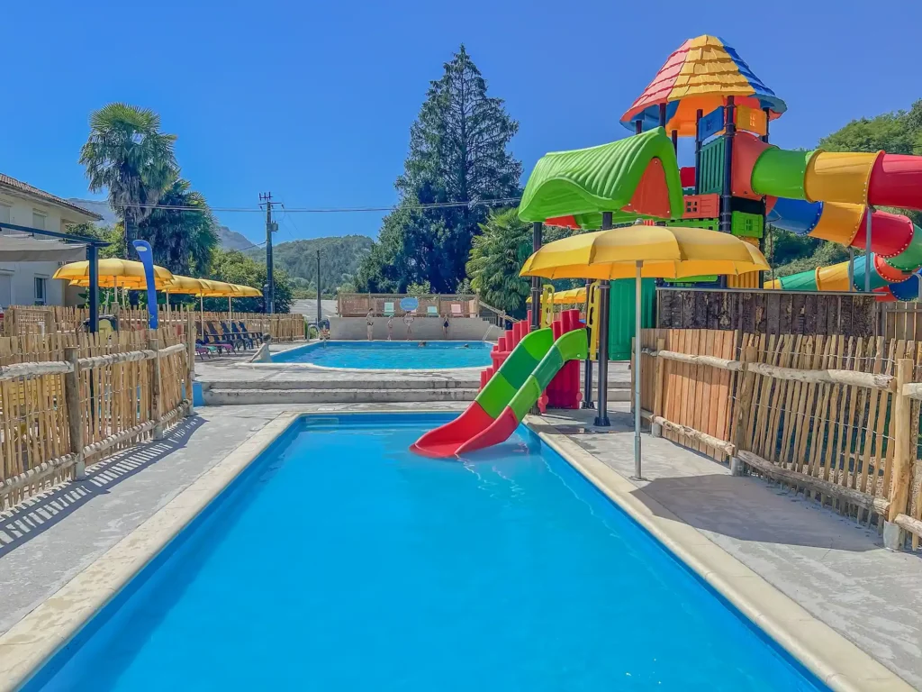 Quels sont les services offerts par le camping Le Petit Paris aux Sables d’Olonne