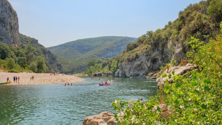 Quels sont les tarifs du camping Le Pommier en Ardèche 23 camping en ardeche avec vue pittoresque