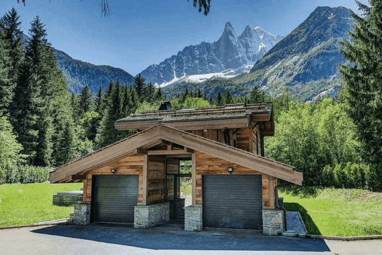 chalet en bois avec vue sur montagnes