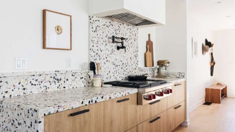 compteur de chauffage moderne sur un mur