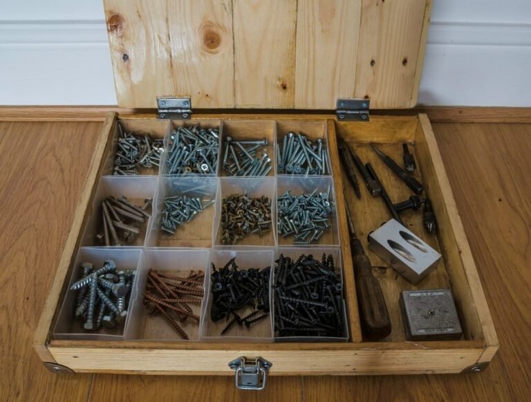 Comment organiser efficacement vos vis et clous à la maison 11 contenants en bois avec vis et clous