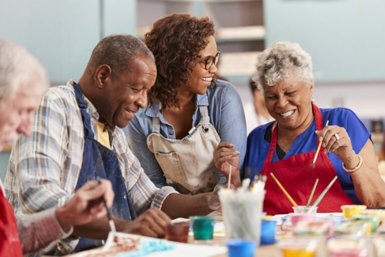 Que fait la Fondation Petits Frères des Pauvres pour aider les personnes âgées 8 des benevoles aidant des personnes agees