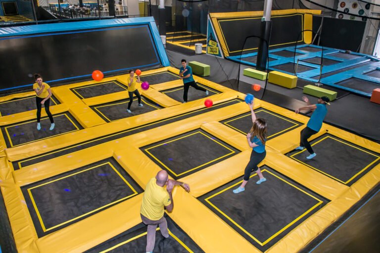 entree du parc de trampolines you jump