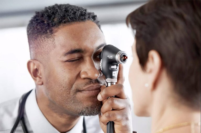 Quels services propose le centre ophtalmologique et ORL d'Ermont 1 examen ophtalmologique moderne en cours