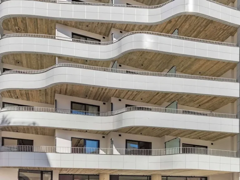 facade de lhotel ibis a la valette