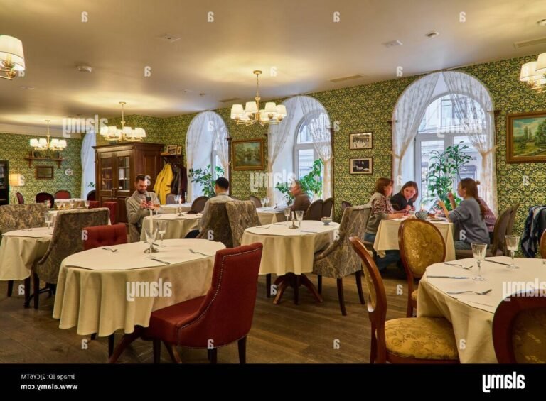 Que savoir sur le restaurant Nos Ancêtres les Gaulois à Paris 33 interieur chaleureux dun restaurant traditionnel