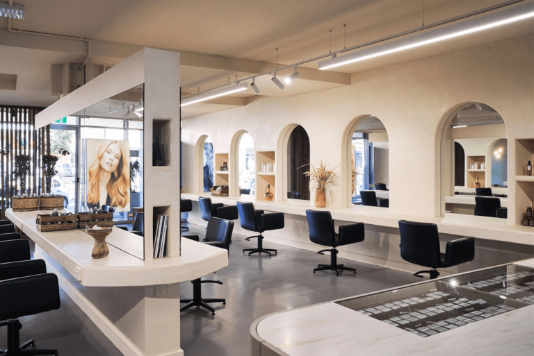 interieur moderne du salon de coiffure