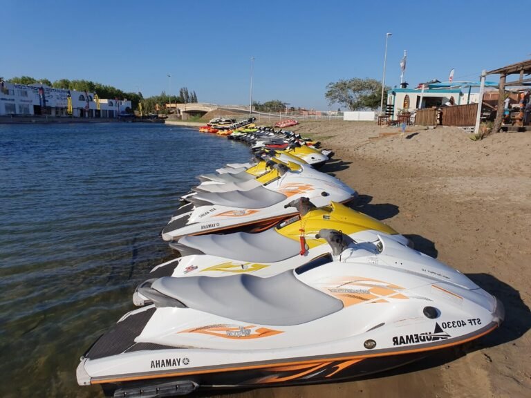 jet ski sur la plage du cap dagde