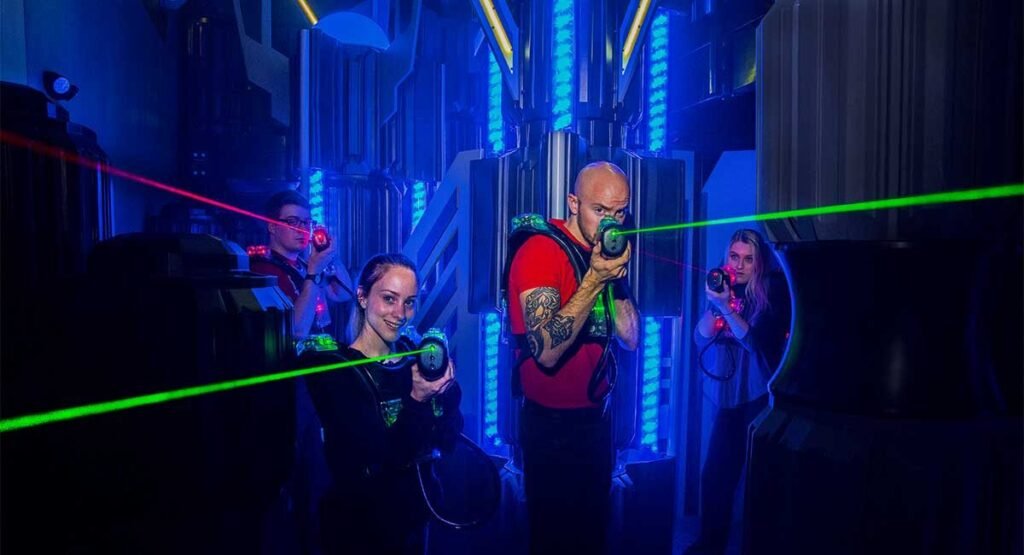 joueurs saffrontant dans un laser game