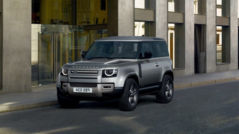 land rover devant larc de triomphe