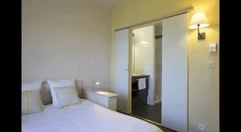 Quelles sont les caractéristiques des loges du parc La Roche-Posay 28 loges colorees au parc la roche posay