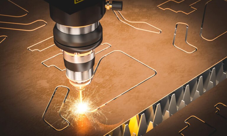 machine de decoupe laser en action