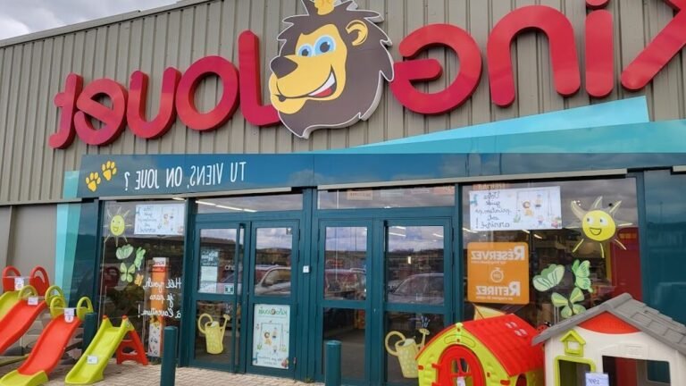 magasin king jouet avec jouets colores