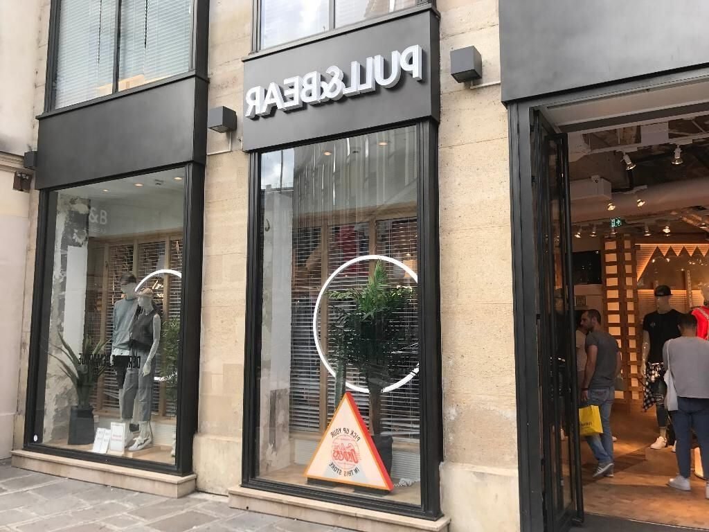 magasin pull and bear a saint lazare