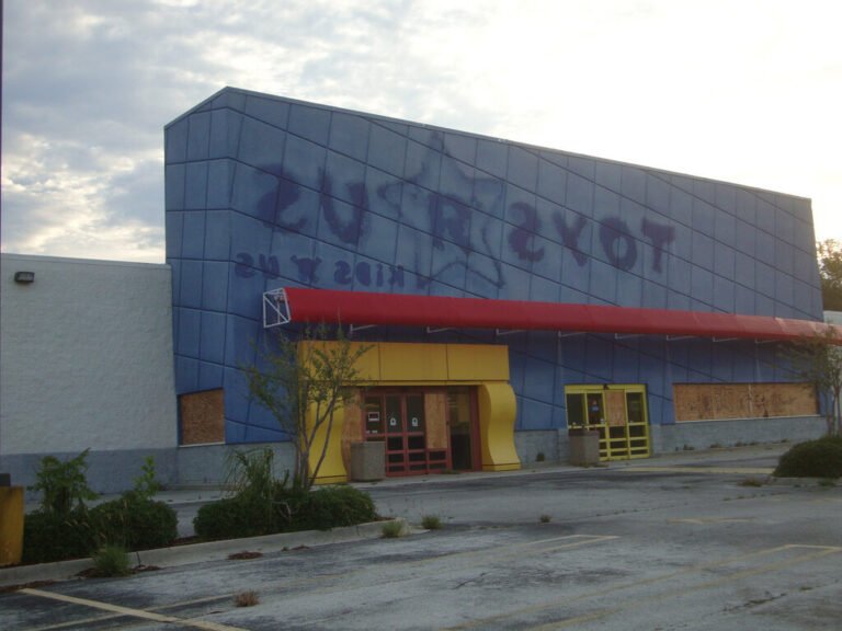 magasin toys r us vide et abandonne
