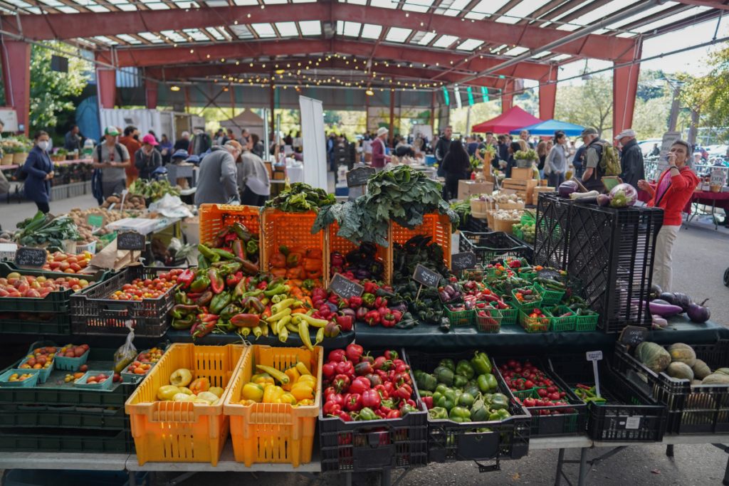 marche fermier avec producteurs locaux