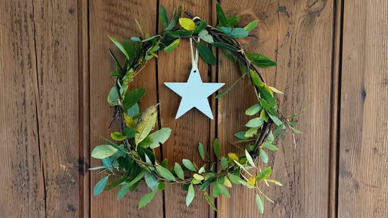 Comment fabriquer une couronne de Noël facilement chez soi 6 materiaux naturels pour une couronne de noel
