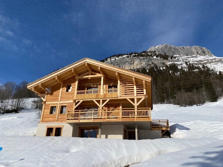 Comment investir dans l'immobilier Montana au Grand Bornand 27 montagne et chalets typiques du grand bornand