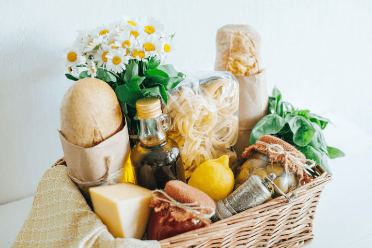 Que savoir sur l'application Too Good To Go en France 12 panier rempli de nourriture recuperee