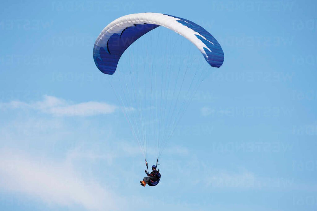 parachutistes survolant la moselle