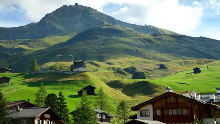 Que faire à Atol Vals près du Puy en Velay Découvrez les activités ! 3 paysage verdoyant datol vals en ete