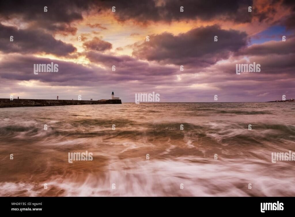 phare aux sables dolonne au coucher du soleil