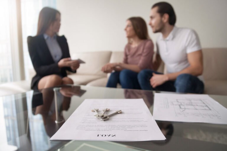 Qui est le mandataire Qarson à Isles-lès-Villenoy 28 photo dun mandataire immobilier en action