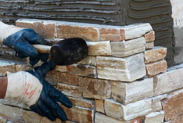 Quels sont les tarifs et services de Stone by Stone Six Fours 5 pierre naturelle en cours dinstallation