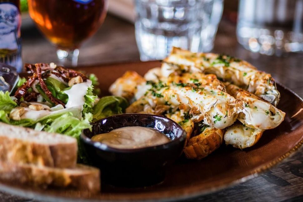 Quel est le menu et les spécialités du restaurant La Ferme du Lac à Thyez