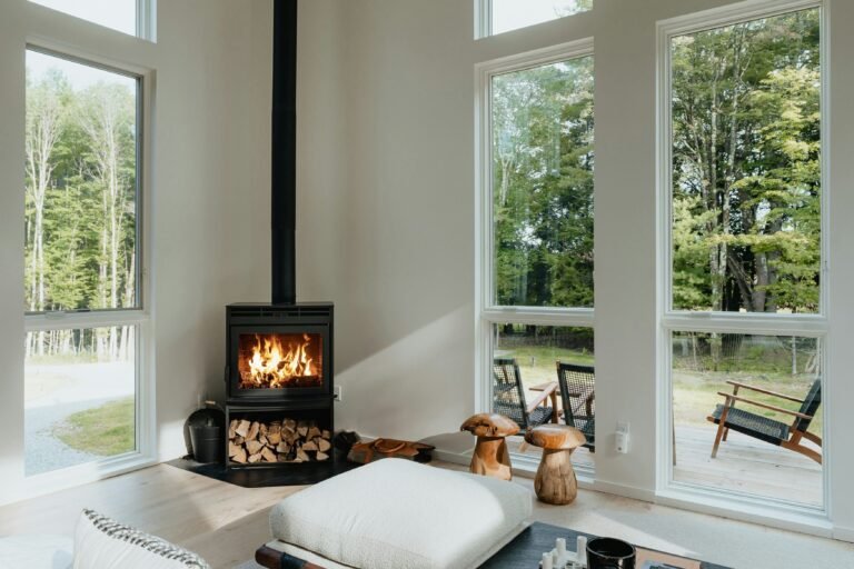 poele de cheminee moderne en action