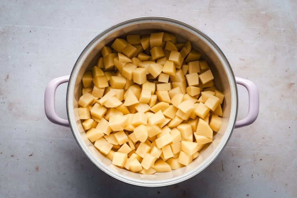 Comment couper une pomme de terre en cubes facilement et rapidement