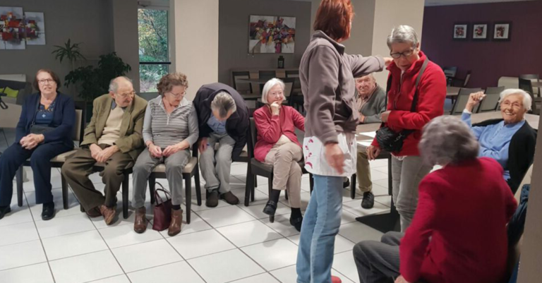 Quelle est la qualité de vie à la résidence seniors Ovelia - Les Demeures du Forez 7 residence seniors avec activites et convivialite