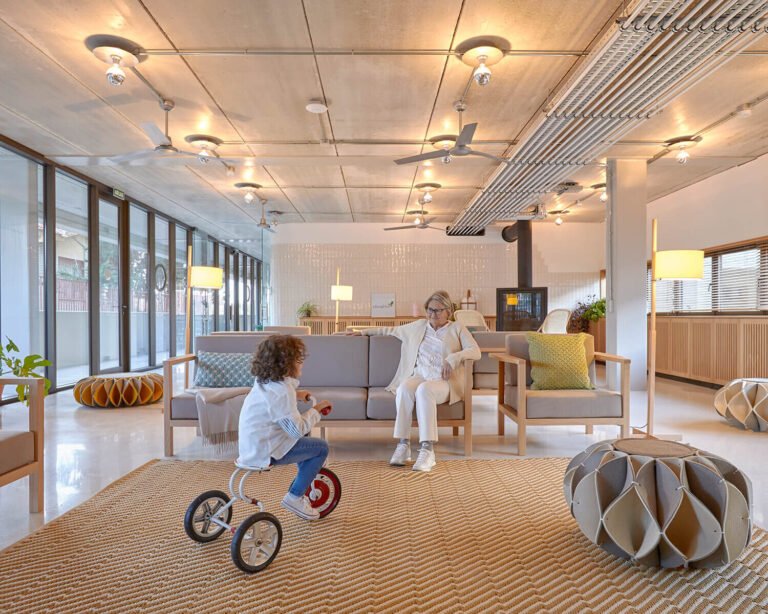 Qu'est-ce que le groupe Reside Etudes - Les Girandières 20 residences pour seniors modernes et accueillantes