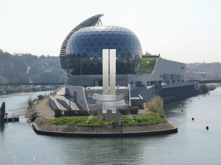 statue de lao tseu a paris