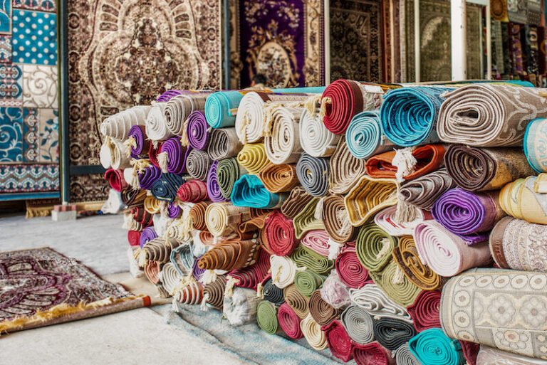 tapis colores et varies en exposition