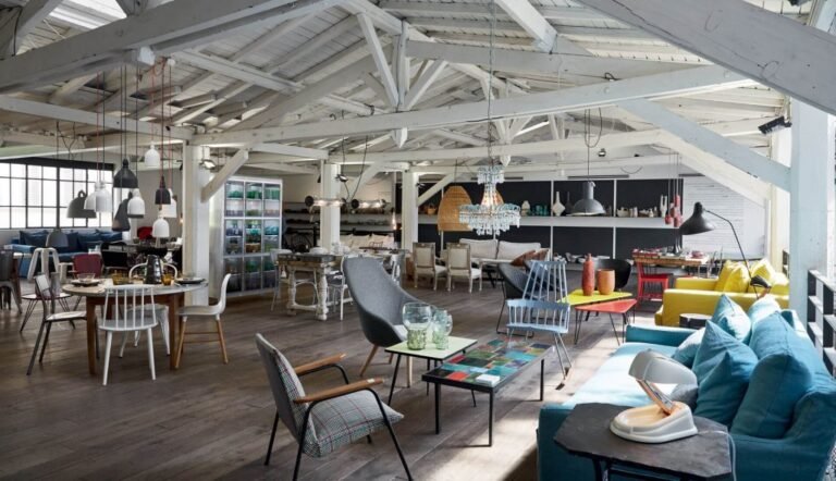 Pourquoi le Merci Boulevard Beaumarchais est-il si apprécié à Paris 22 un cafe anime sur le boulevard beaumarchais