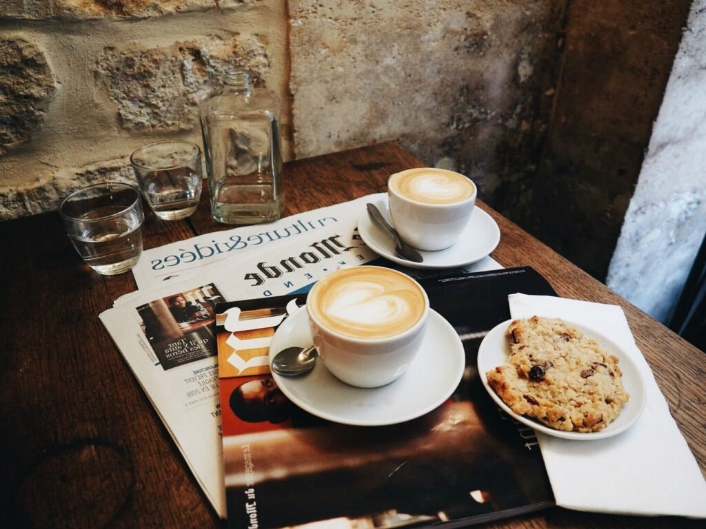 un cafe convivial au coeur de paris