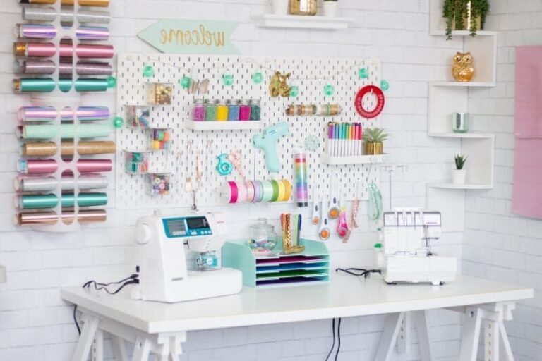 un kit de couture colore et organise