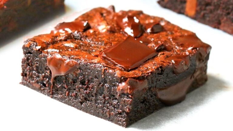 un plat de brownies appetissants