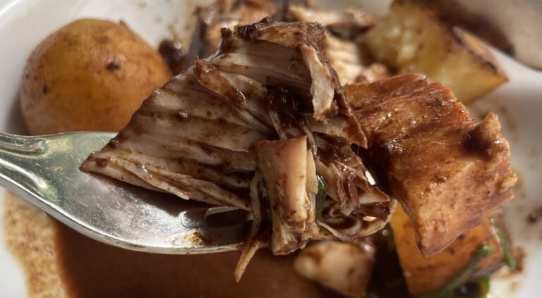 Qu'est-ce que le restaurant Du Coq à l'Âne à Rueil-Malmaison 18 un plat savoureux du restaurant du coq a lane