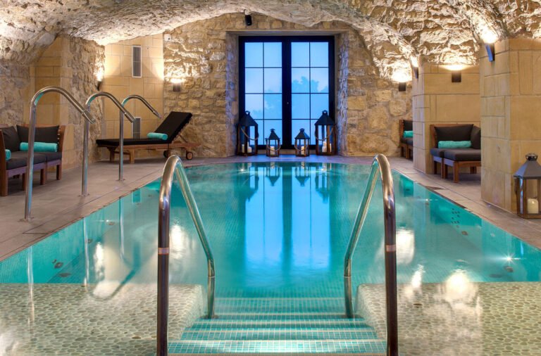 Pourquoi choisir La Divine Comédie comme demeure privée et spa 29 un spa luxueux au coeur de la nature